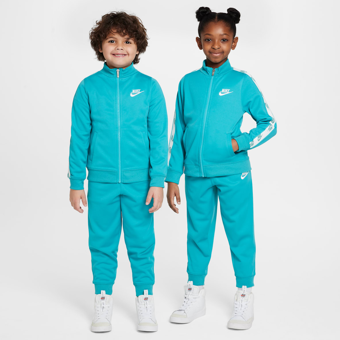 Nike Dri-FIT Nike Dri-FIT Conjunto de 2 piezas de cierre completo y cinta con logotipos para niños talla pequeña