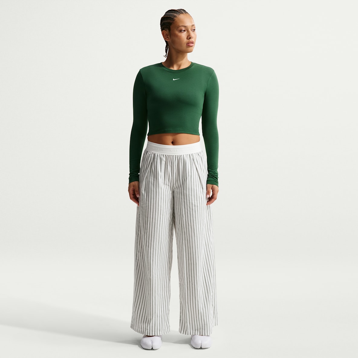 Nike Sportswear Chill Poplin Nike Sportswear Chill Poplin Pants de tejido Woven a rayas de tiro medio holgados para mujer