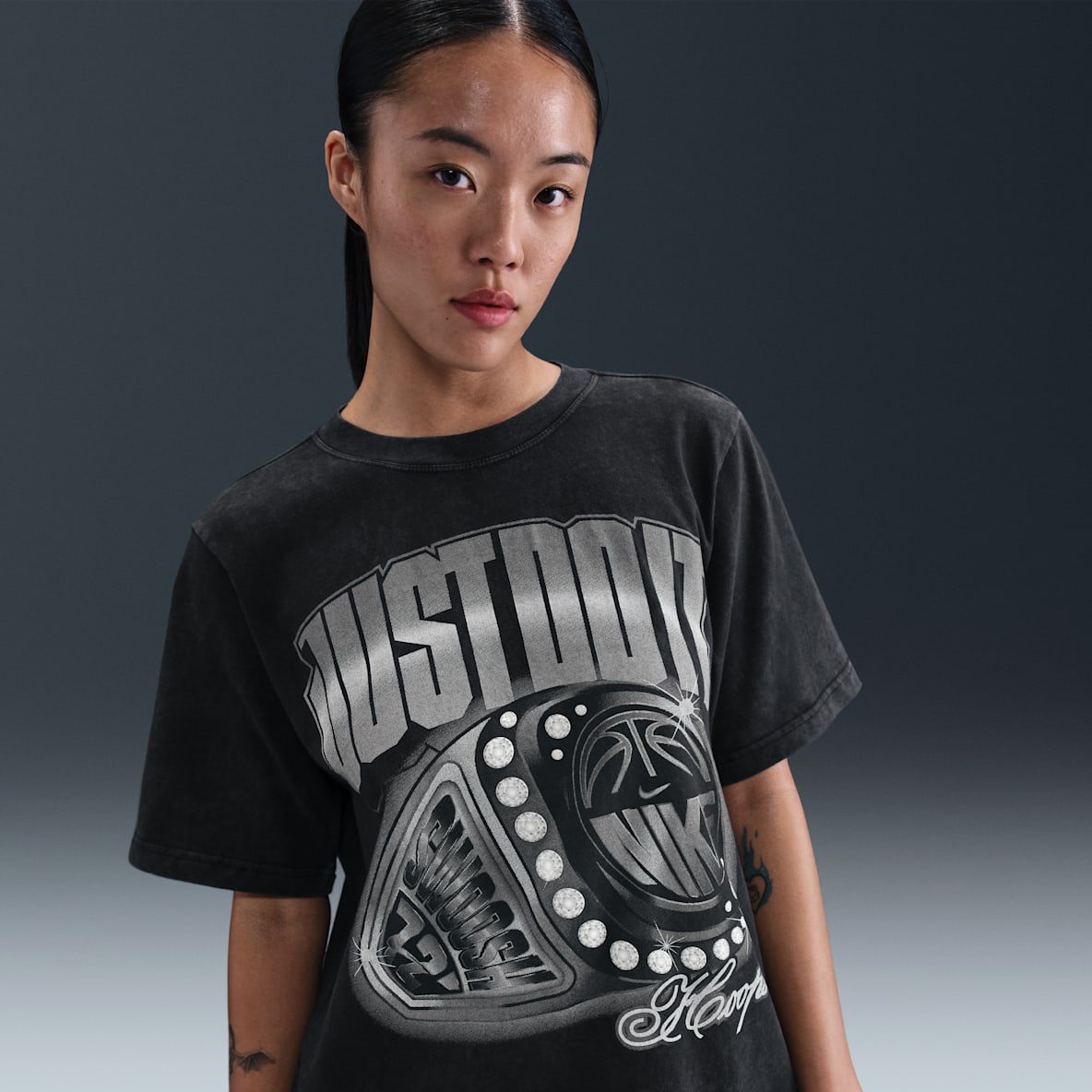 Nike Women's Loose Short-Sleeve Basketball T-Shirt