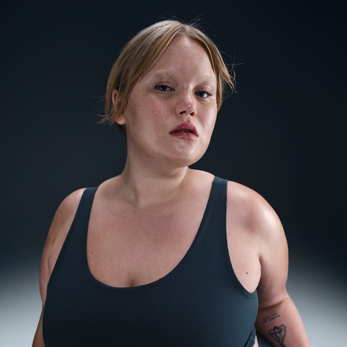 Nike Zenvy Rib Bra deportivo de baja sujeción de talle largo sin almohadilla para mujer (talla grande)