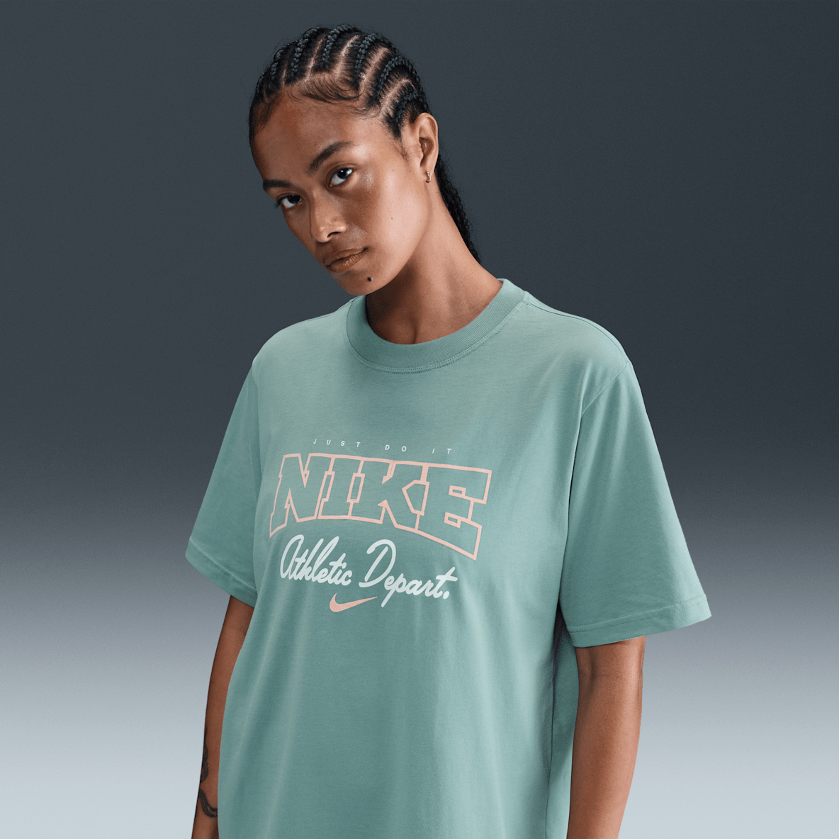 Nike Sportswear Nike Sportswear Women's Loose Short-Sleeve Graphic T-Shirt