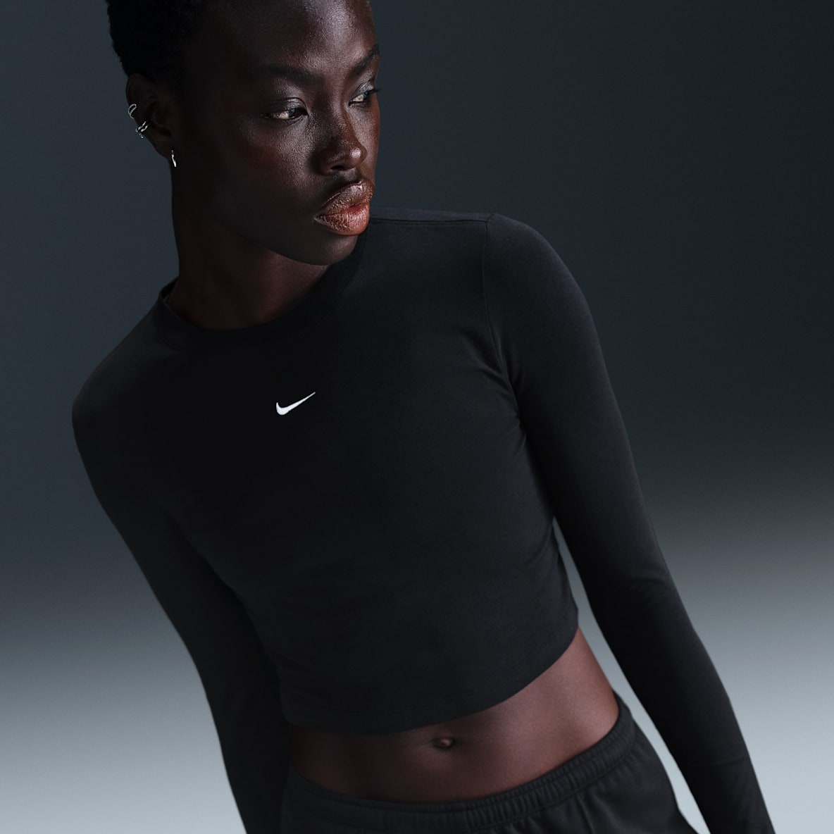 Nike Sportswear Chill Knit Nike Sportswear Chill Knit Kort, langermet overdel med smal passform til dame