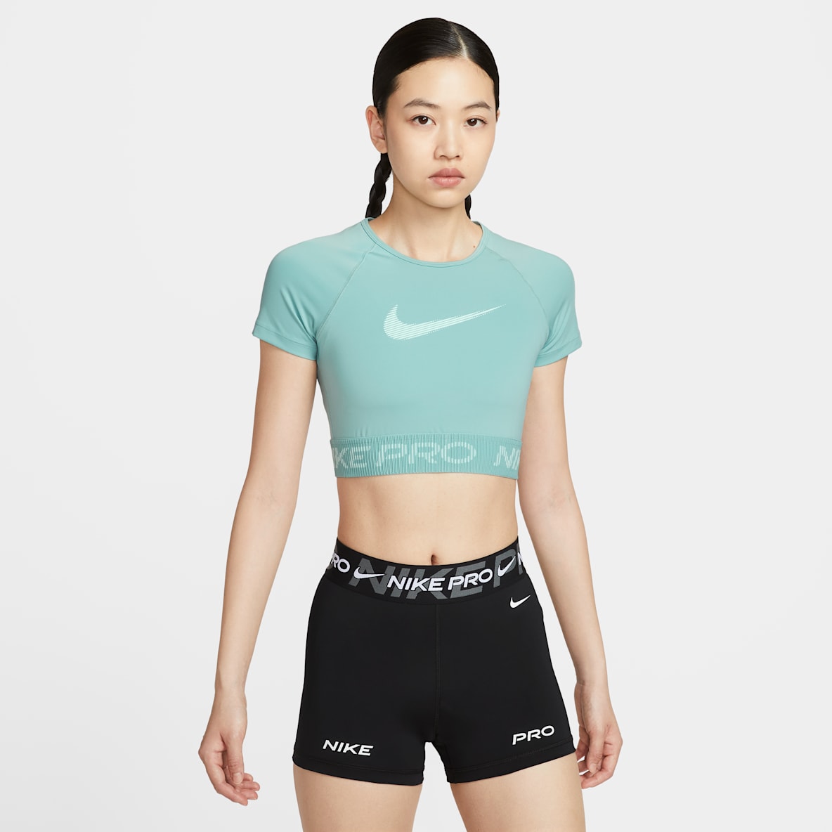 Nike Pro Nike Pro เสื้อมีกราฟิกเอวลอยแขนสั้นผู้หญิง Dri-FIT