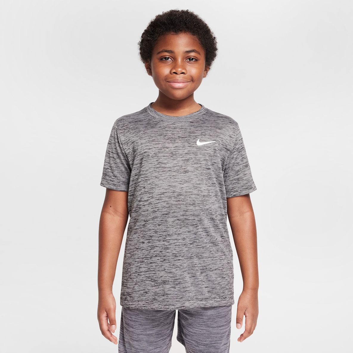 Nike Legend Playera de entrenamiento Dri-FIT para niños talla grande