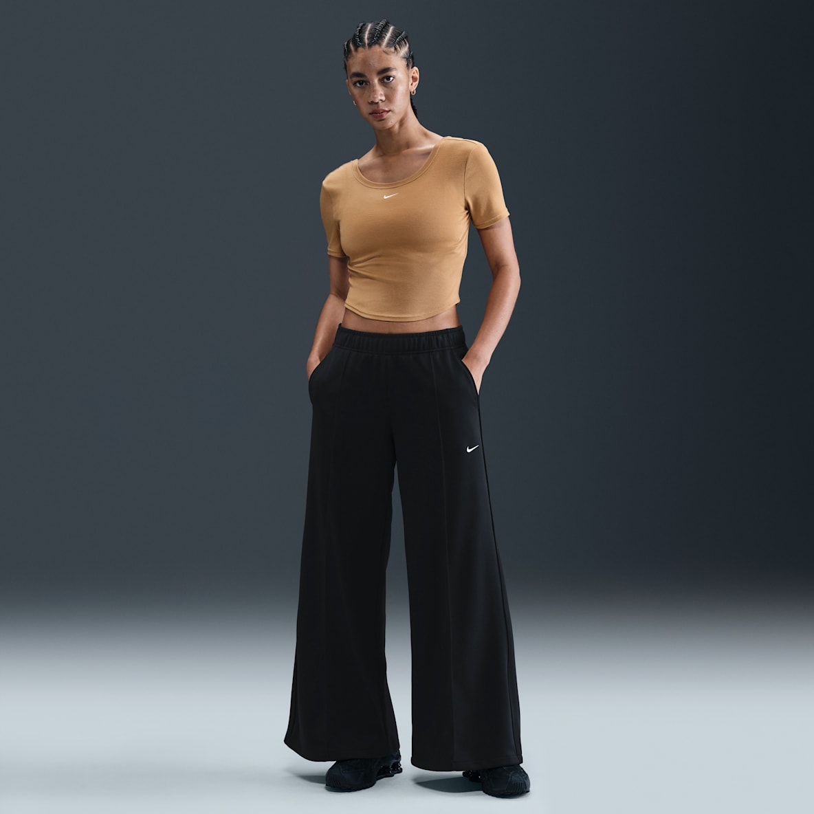 Nike Sportswear Nike Sportswear Trainingshose mit mittelhohem Bund und weitem Bein (Damen)