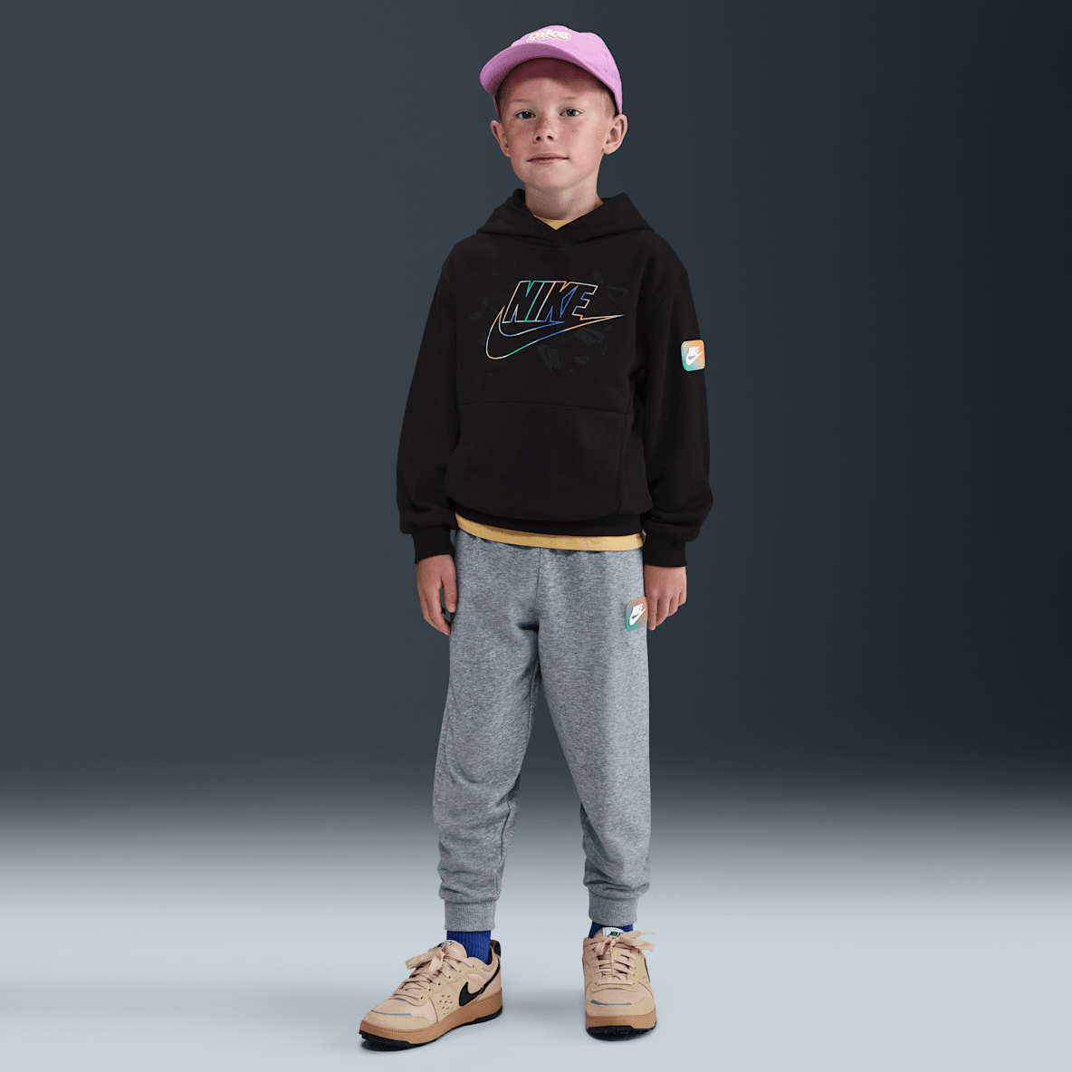 Nike Sportswear Nike Sportswear Reveal zweiteiliges French-Terry-Set mit Hose (jüngere Kinder)