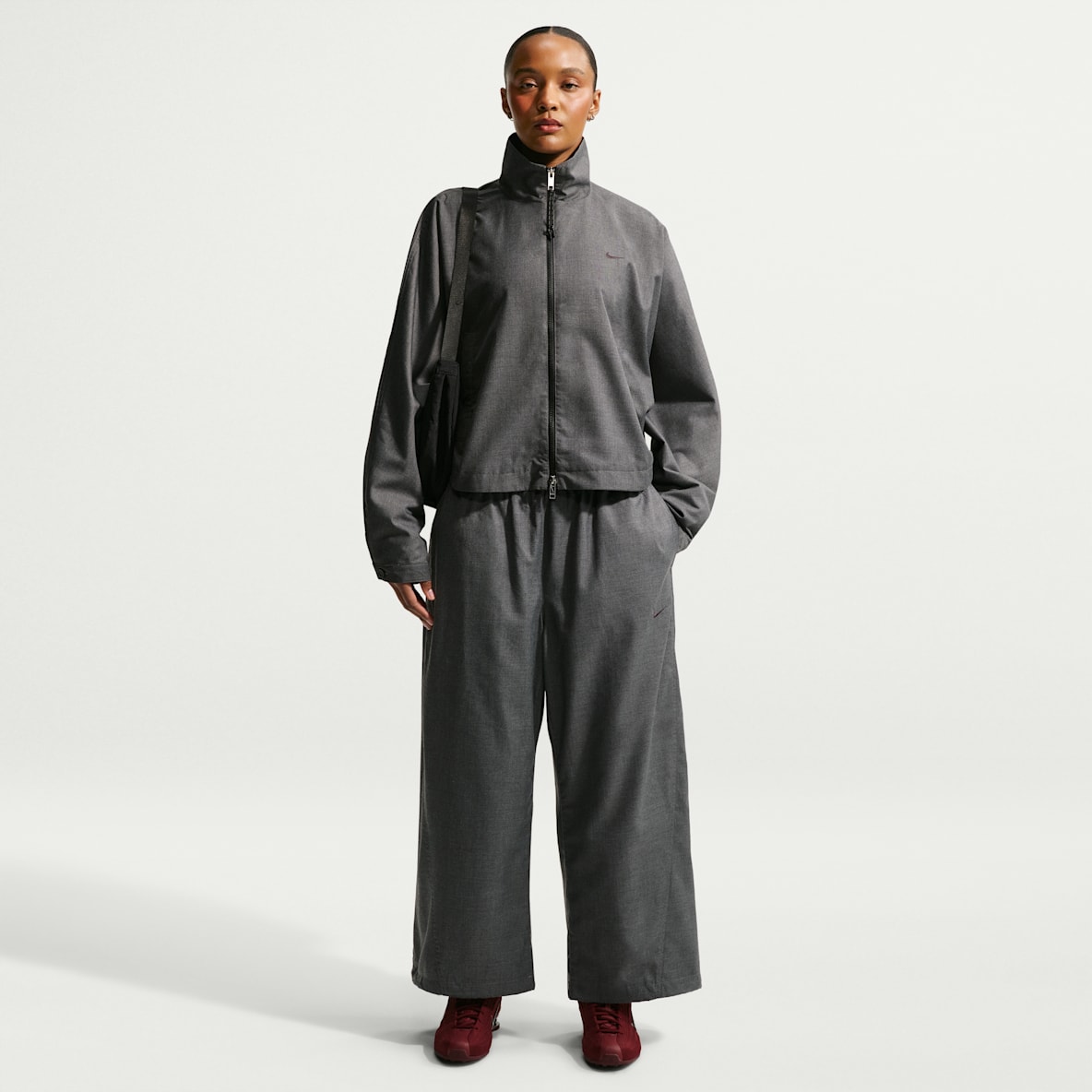 Nike Sportswear Pants de tejido Woven de tiro medio oversized para mujer