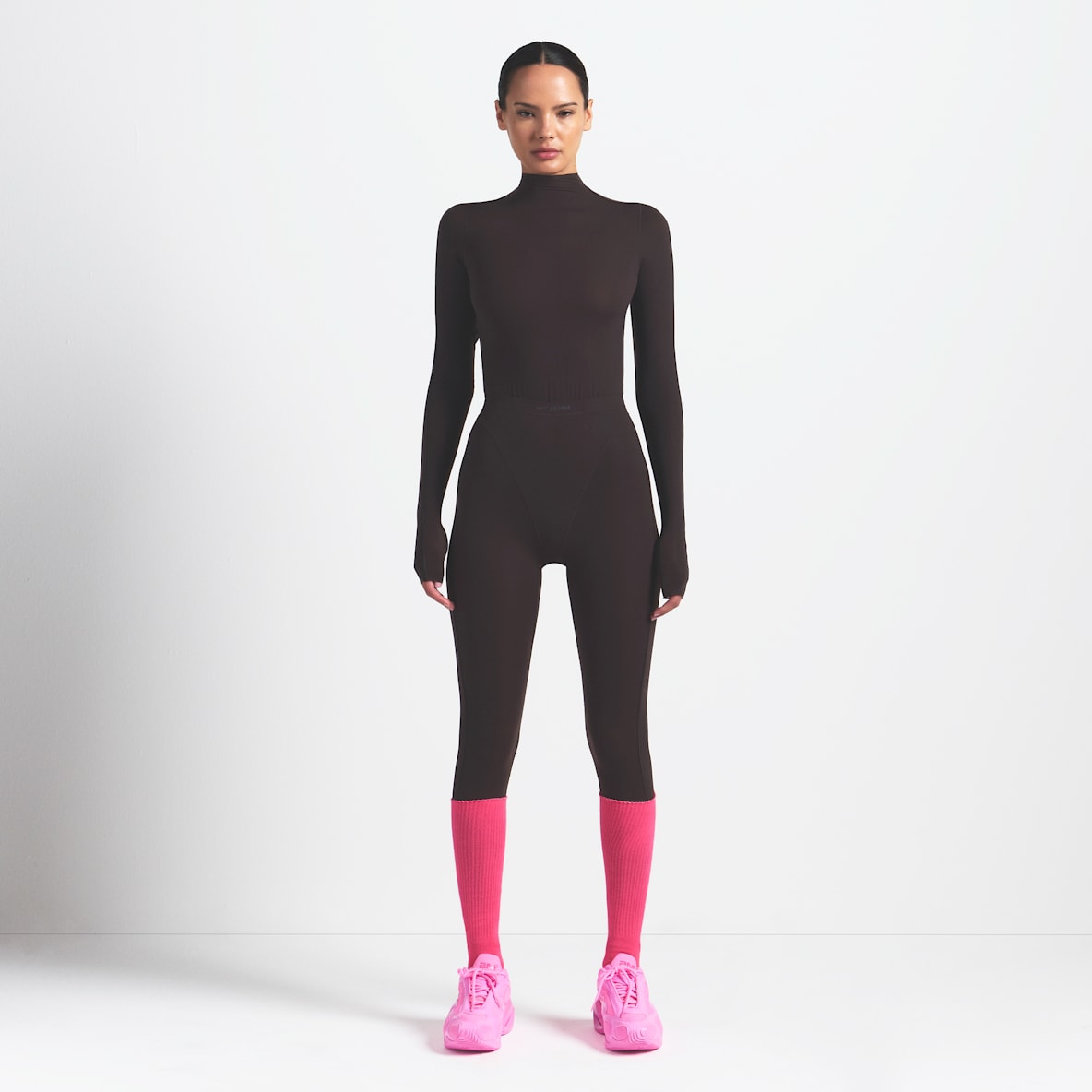 NikeSKIMS Weightless Layers NikeSKIMS Weightless Layers Women's High-Waisted V-Panel Leggings