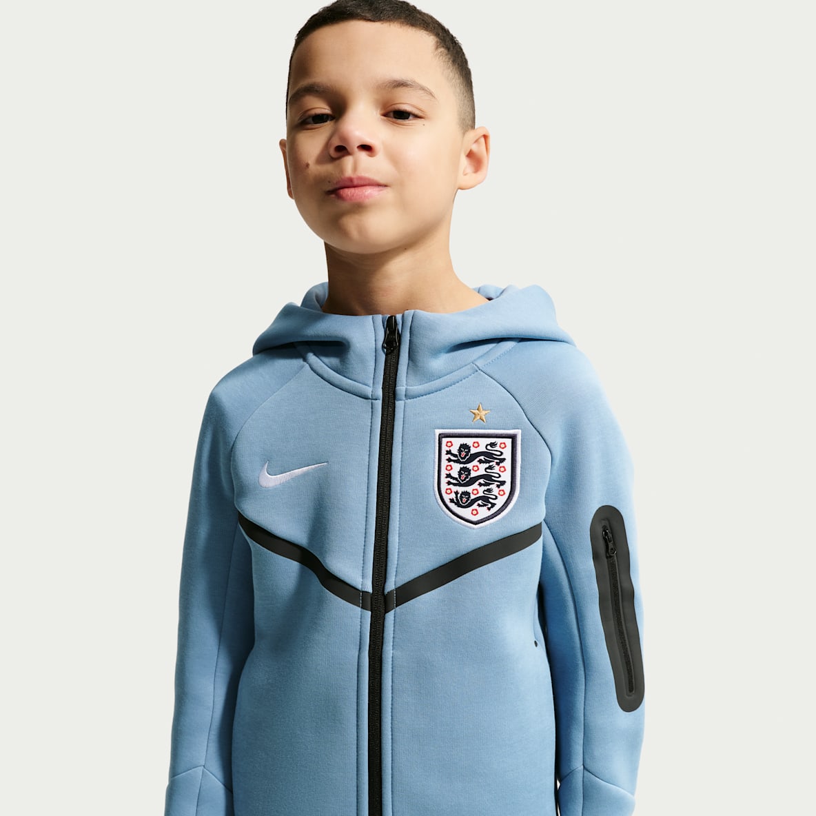England Tech Fleece Nike Fußball-Kapuzenjacke mit durchgehendem Reißverschluss für ältere Kinder (Jungen)