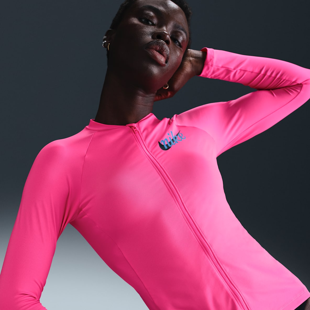 Nike Swim Essential Nike Swim Essential Playera Hydroguard de manga larga con cierre para mujer