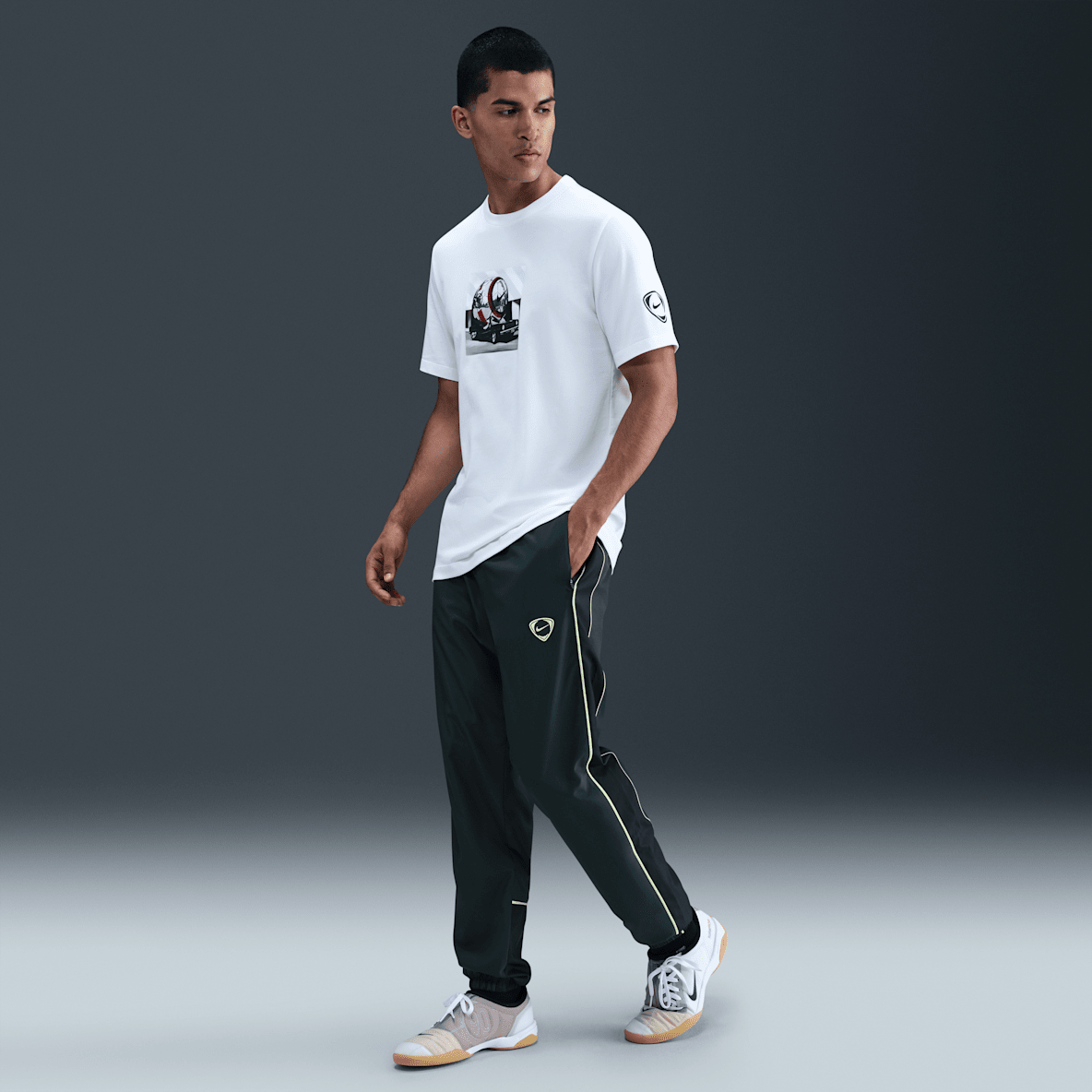 Nike Academy+ Nike Academy+ Pantaloni da calcio Repel in tessuto – Uomo