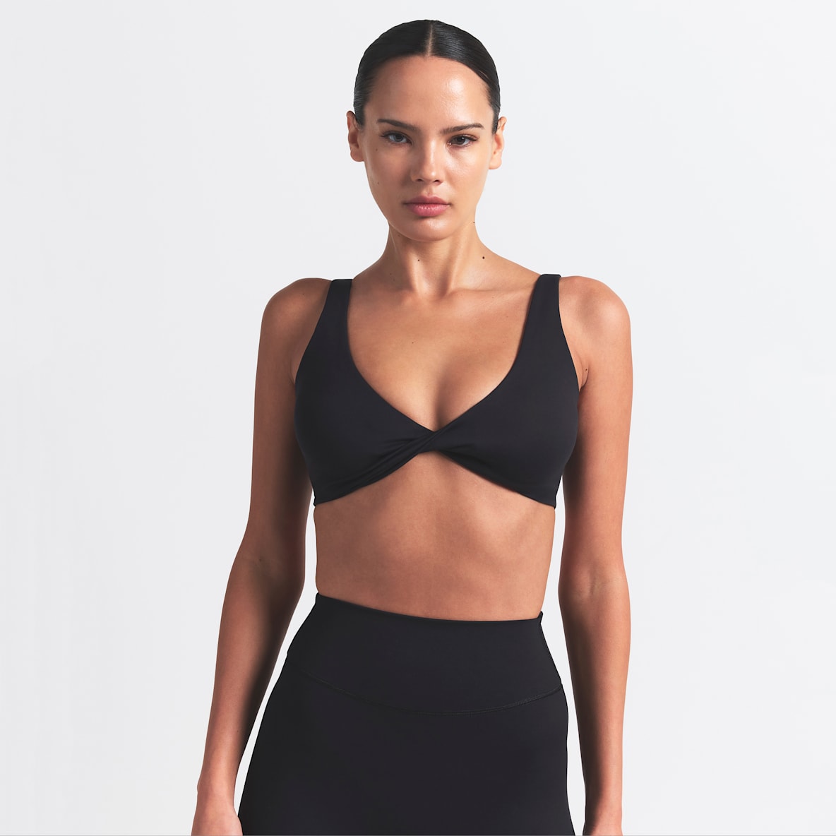 NikeSKIMS Matte Women's Twist-Front Bra