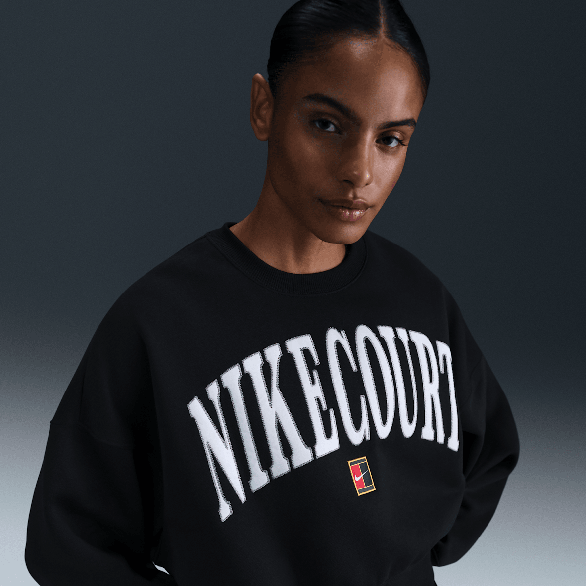 NikeCourt Phoenix Fleece NikeCourt Phoenix Fleece Sudadera sin cierre de tenis de cuello redondo extraoversized para mujer