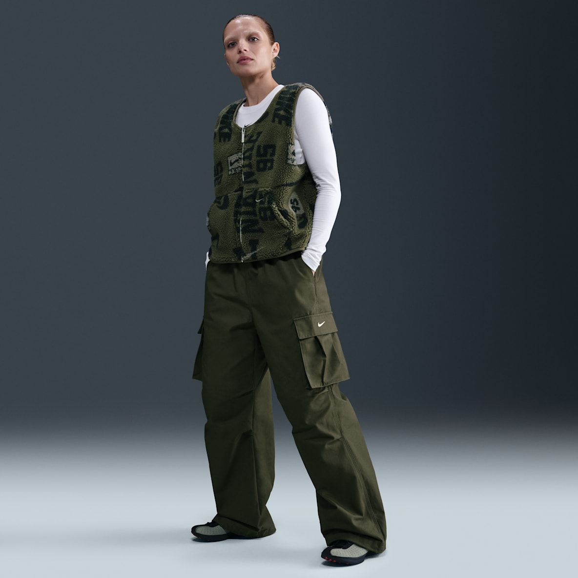 Nike Sportswear Nike Sportswear Women's Mid-Rise Oversized Woven Cargo Trousers
