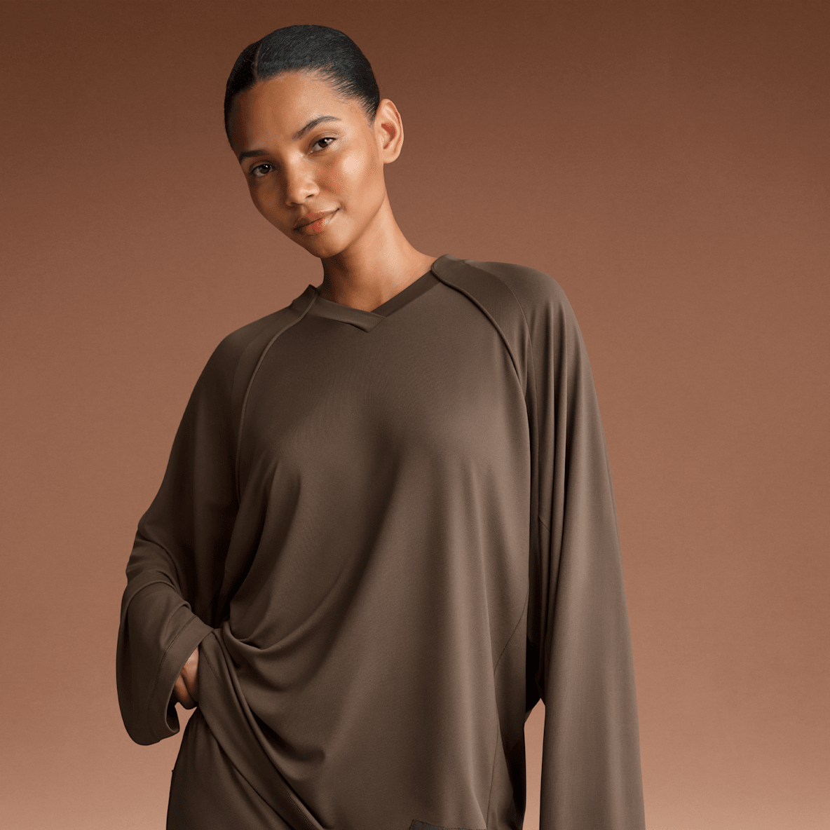 NikeSKIMS Airy NikeSKIMS Airy Women's Oversized V-Neck Long-Sleeve Top