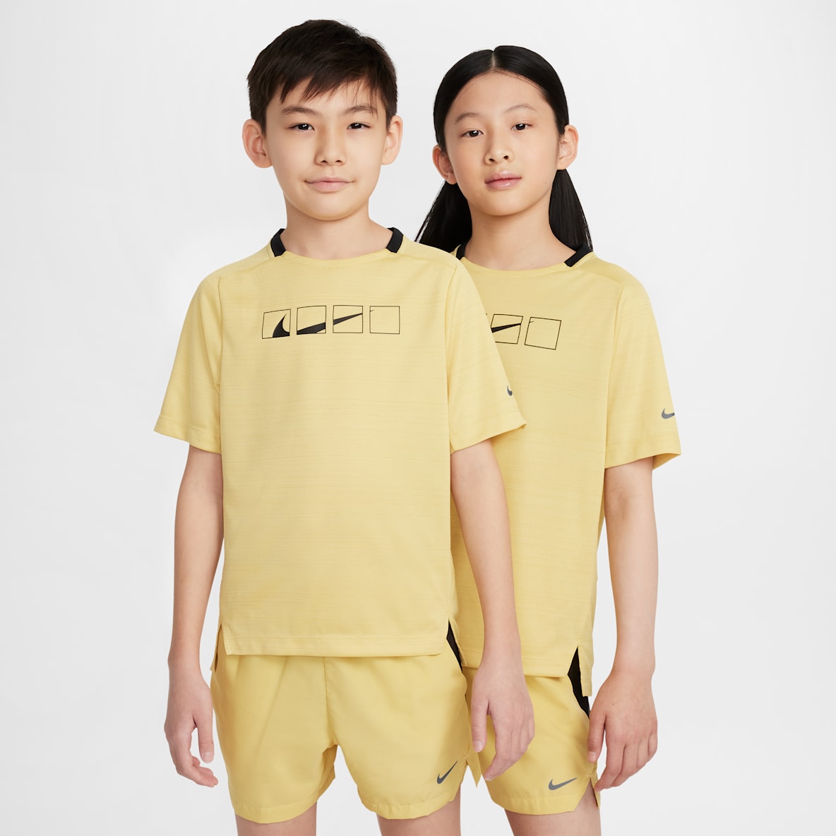 Nike Multi Tech Nike Multi Tech Playera de manga corta Dri-FIT para niño talla grande