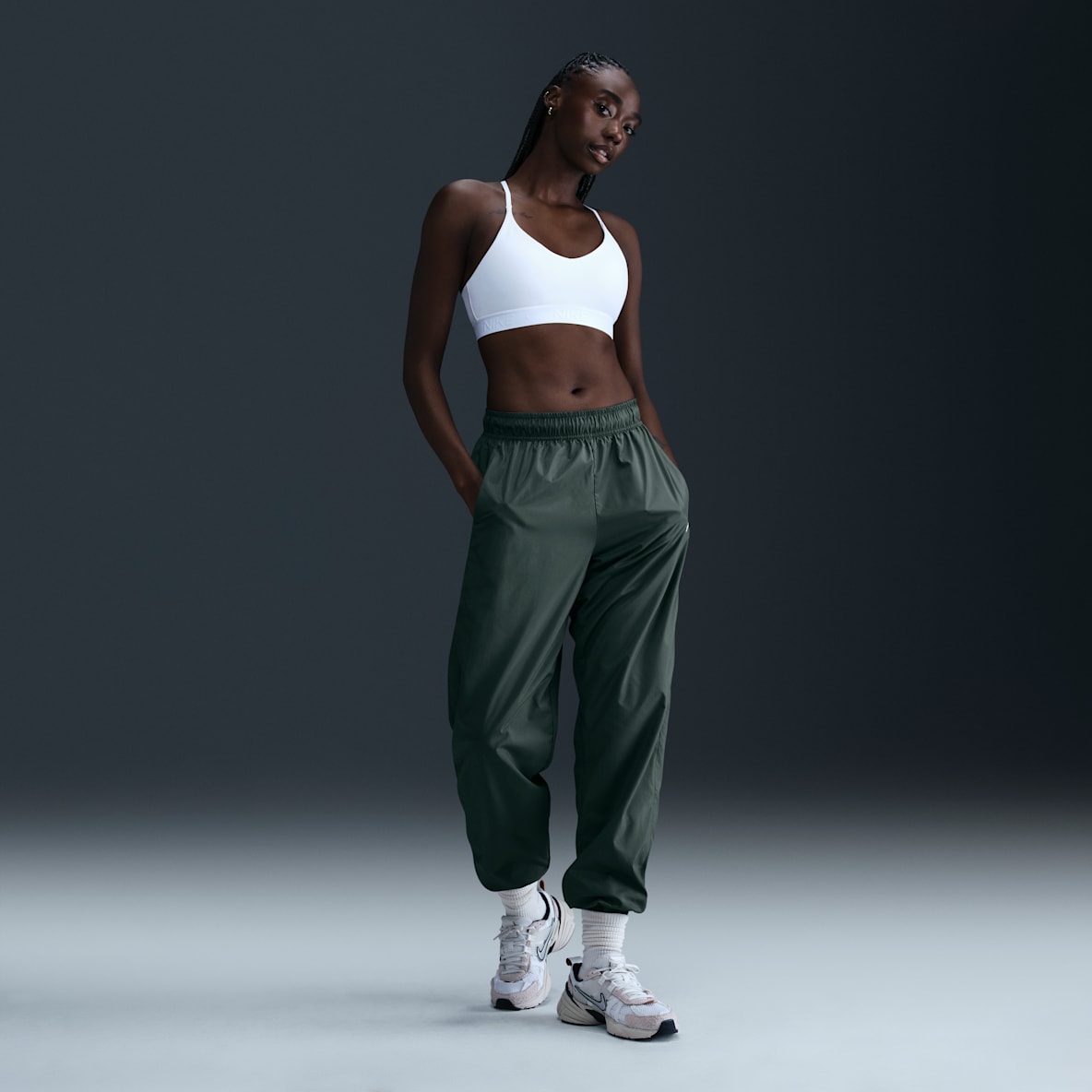Nike Sportswear Classic Wovens Nike Sportswear Classic Wovens Women's UV Protection Mid-Rise Loose Joggers