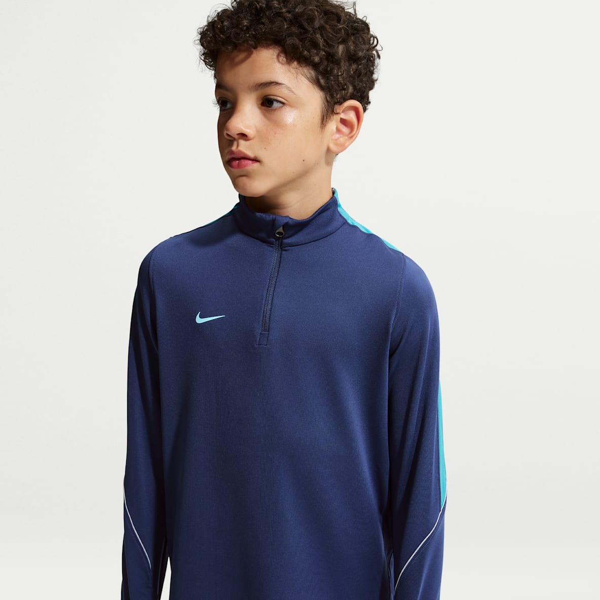 Nike Strike Pleteninové fotbalové tréninkové tričko Dri-FIT pro větší děti