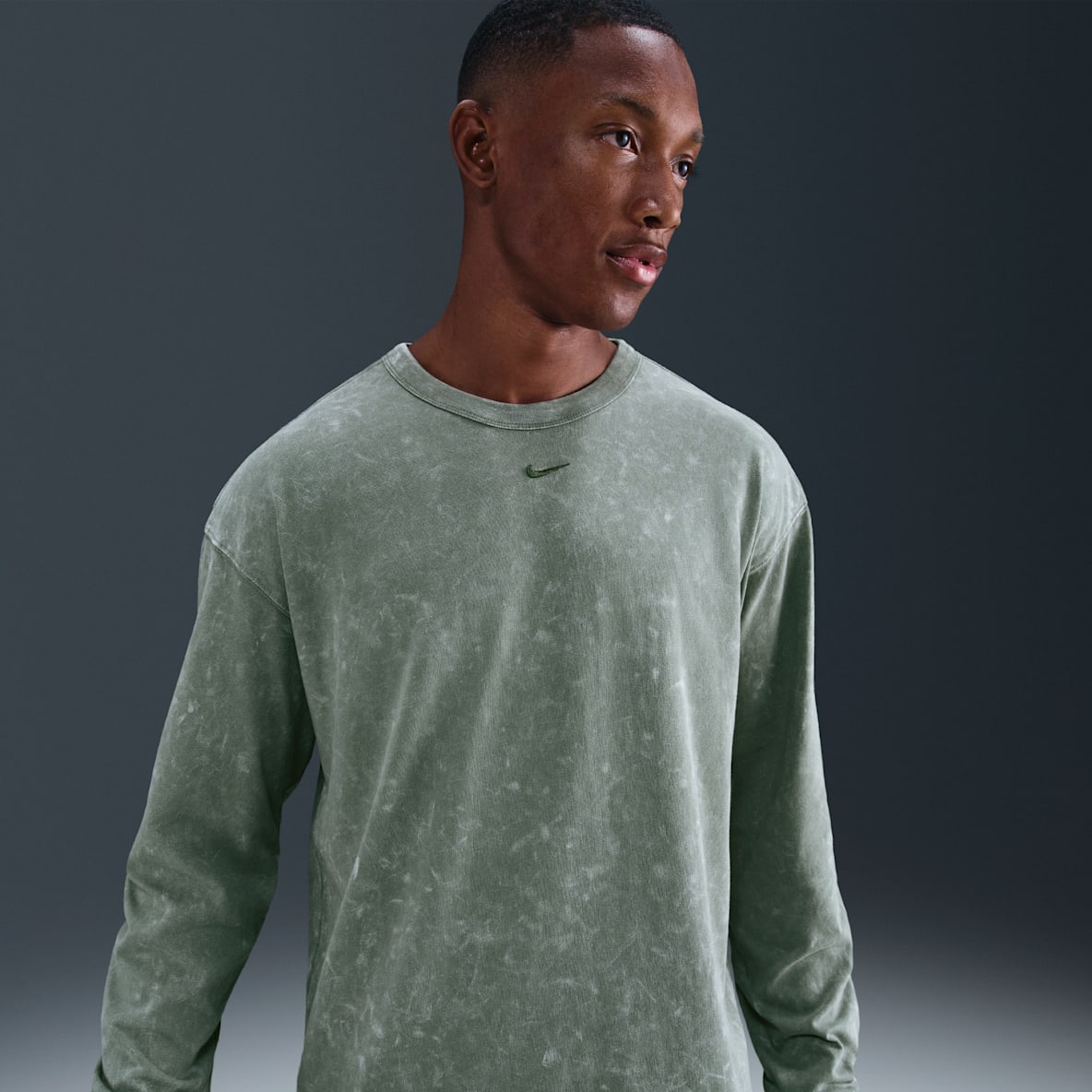 Nike Sportswear Premium Essentials Nike Sportswear Premium Essentials Men's Long-Sleeve T-Shirt