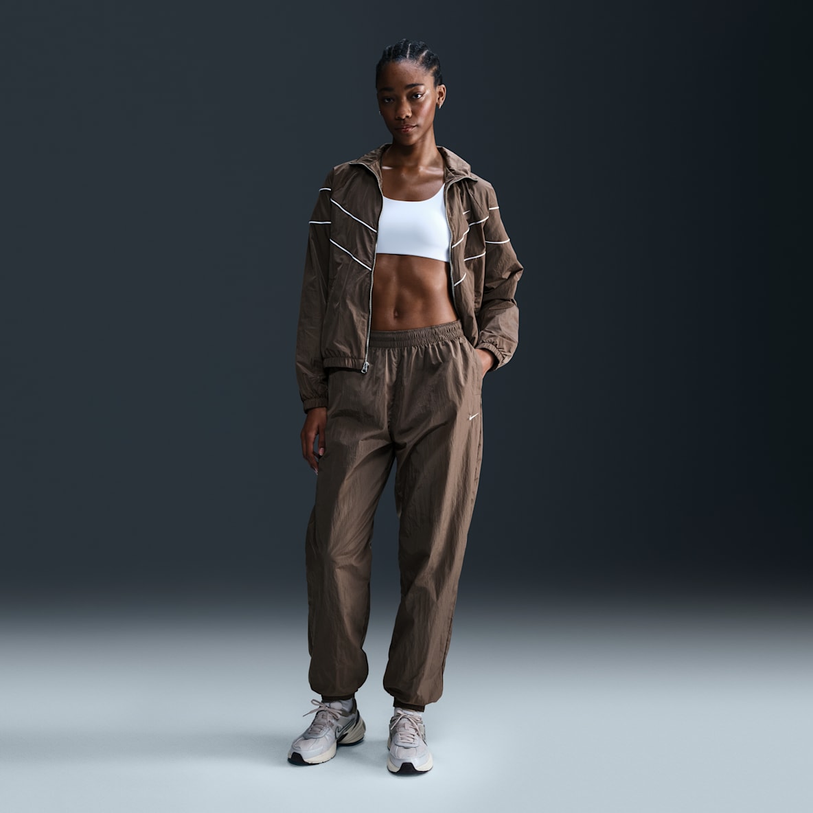 Nike Sportswear Essential Nike Sportswear Essential Joggers de tejido Woven oversized de tiro medio para mujer