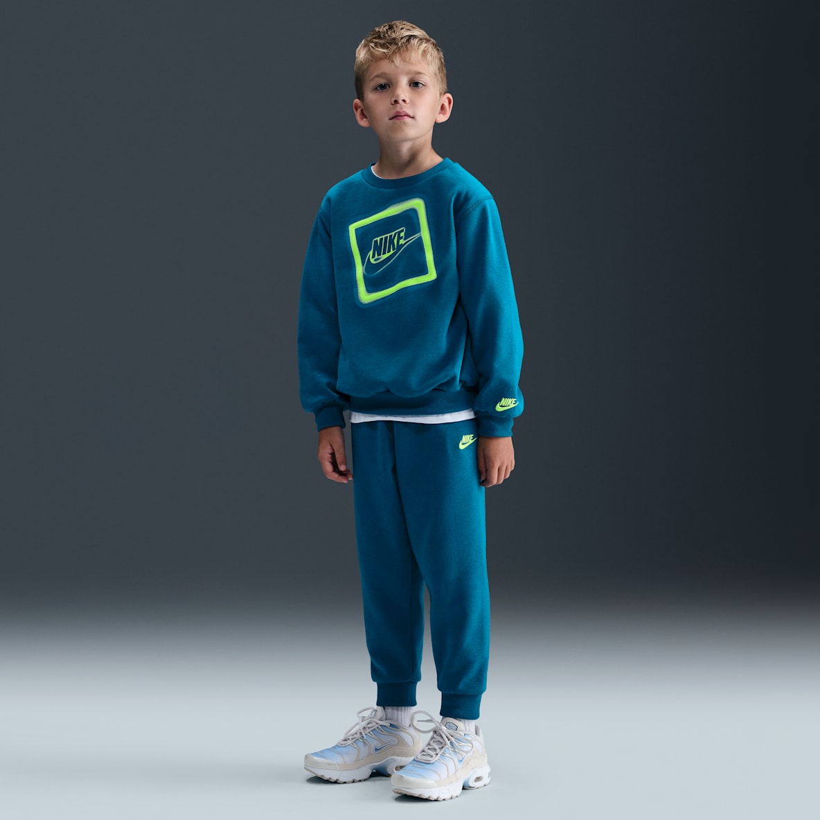 Nike Glow With Me Nike Glow With Me Conjunto de 2 piezas de sudadera de cuello redondo de tejido Fleece ligero para niños talla pequeña