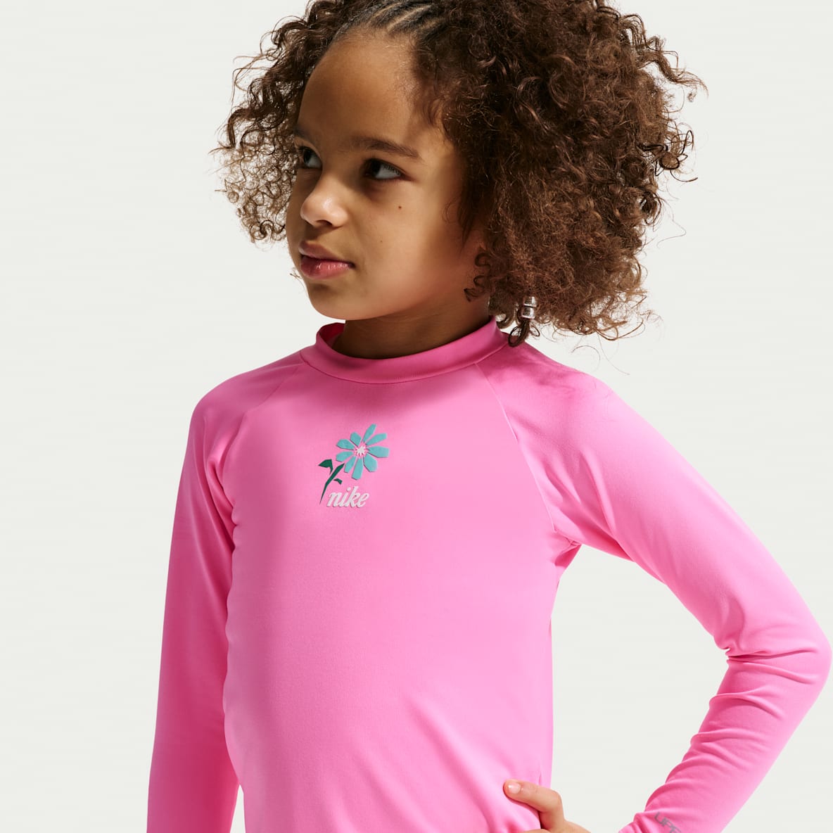 Nike Swim Hydroguard Playera de manga larga Dri-FIT UV para niña talla pequeña