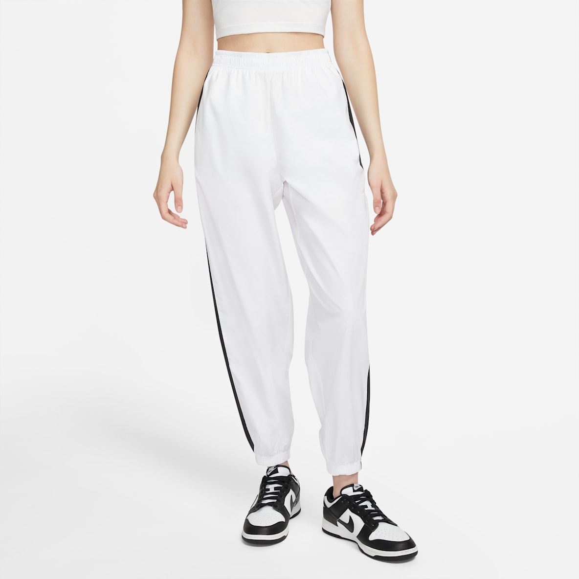 Nike Sportswear Pants de tejido Woven para mujer