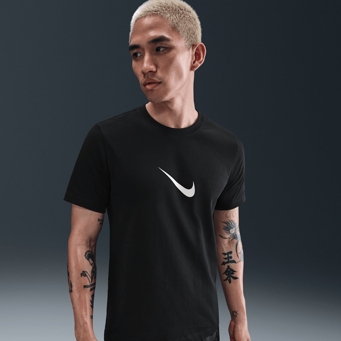 ヤニス ヤニス メンズ Tシャツ