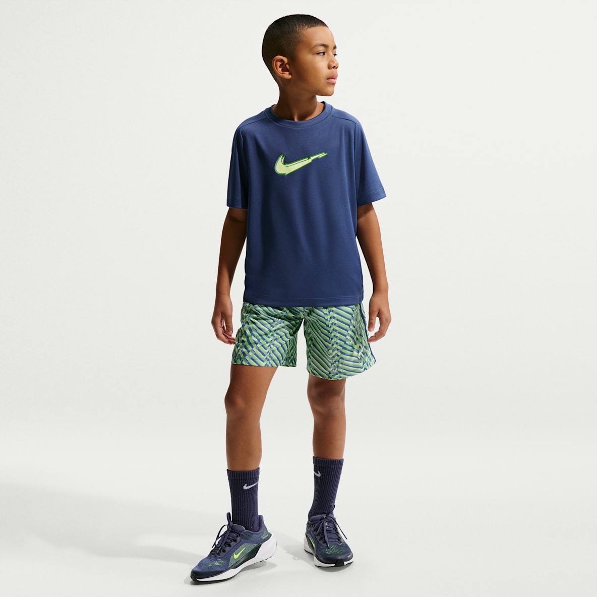 Nike Multi Shorts de entrenamiento Dri-FIT de tejido Woven para niño talla grande