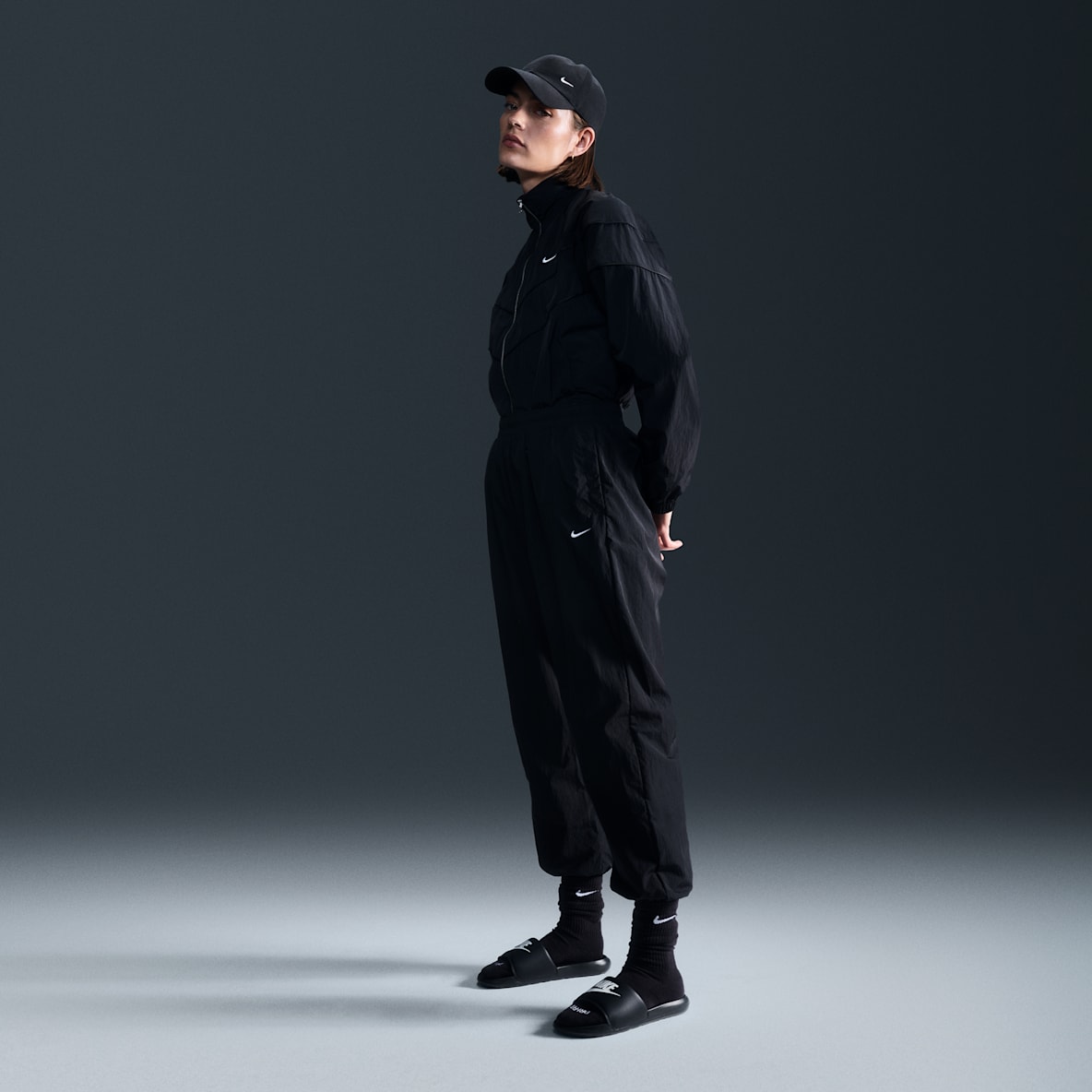 Nike Sportswear Essential Nike Sportswear Essential Women's Mid-Rise Oversized Woven Joggers