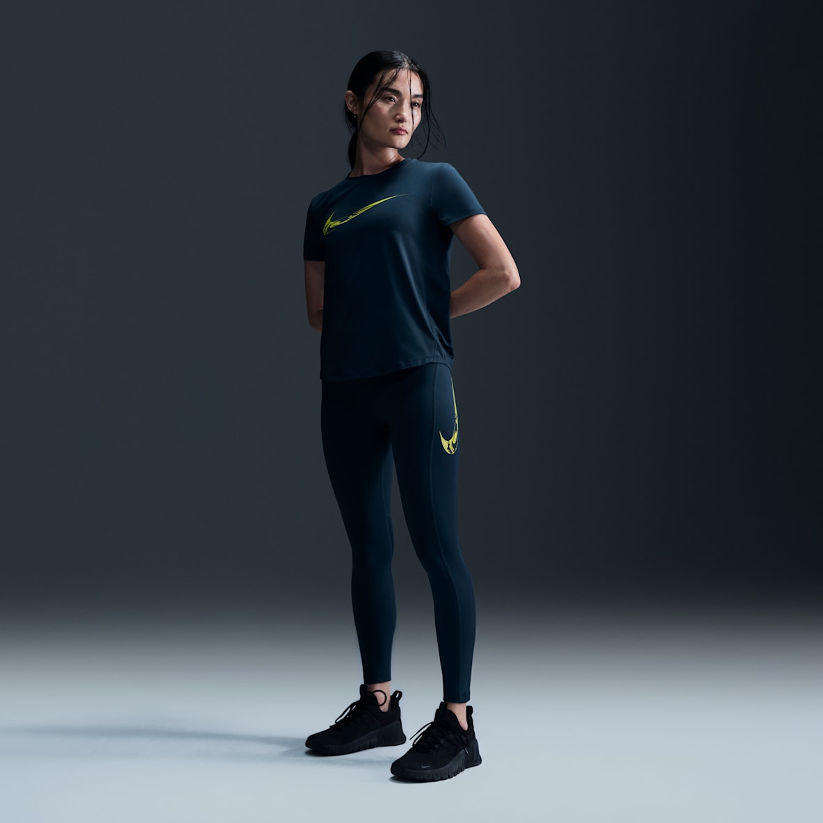 Nike Fast Swoosh Nike Fast Swoosh Women's Mid-Rise 7/8 Running Leggings with Pockets