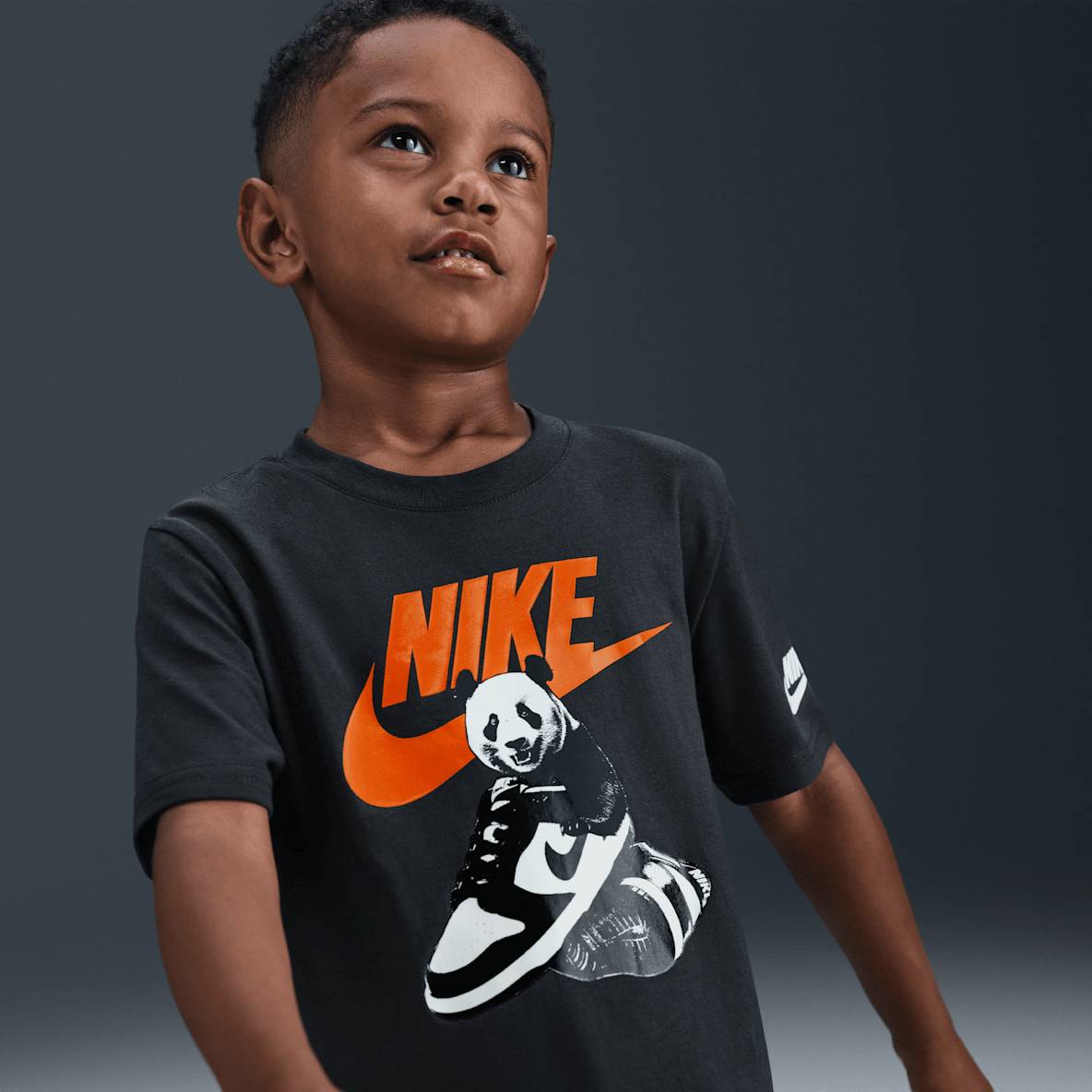 Nike Nike Playera Panda Dunks para niños talla pequeña