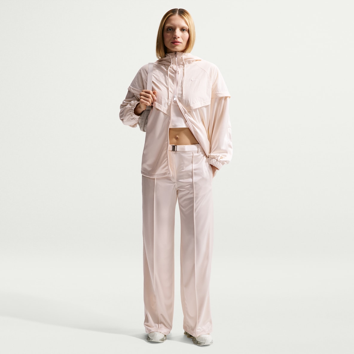 Nike Sportswear Nike Sportswear Ruimvallende plooibroek met riem en halfhoge taille voor dames