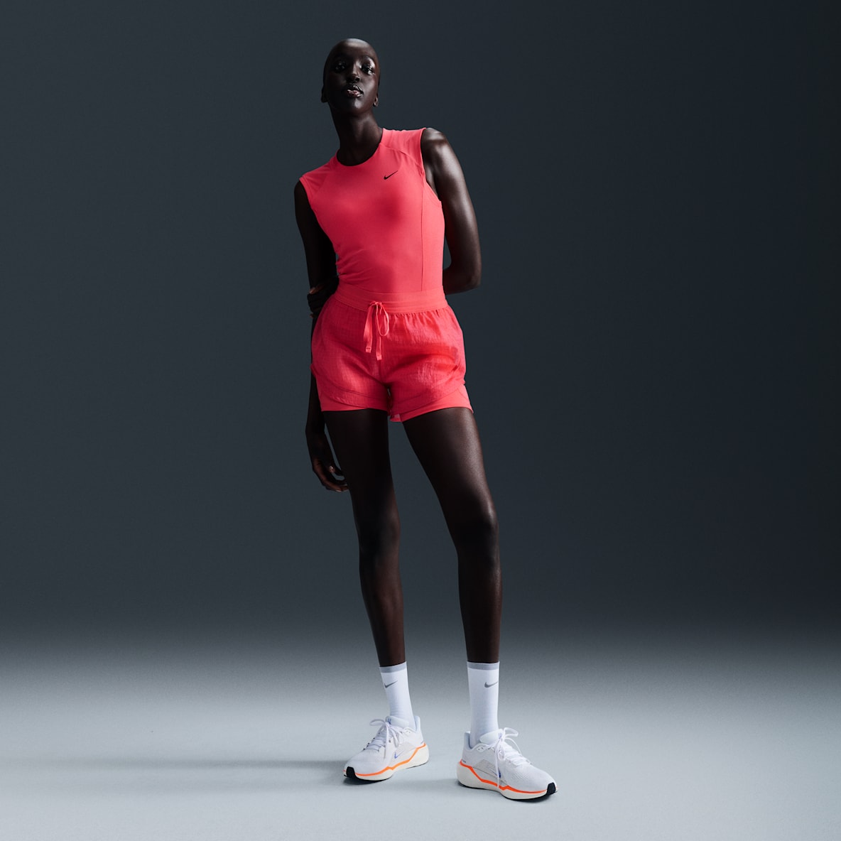 Nike Running Division Shorts de correr Dri-FIT de tiro medio de 8 cm 2 en 1 para mujer