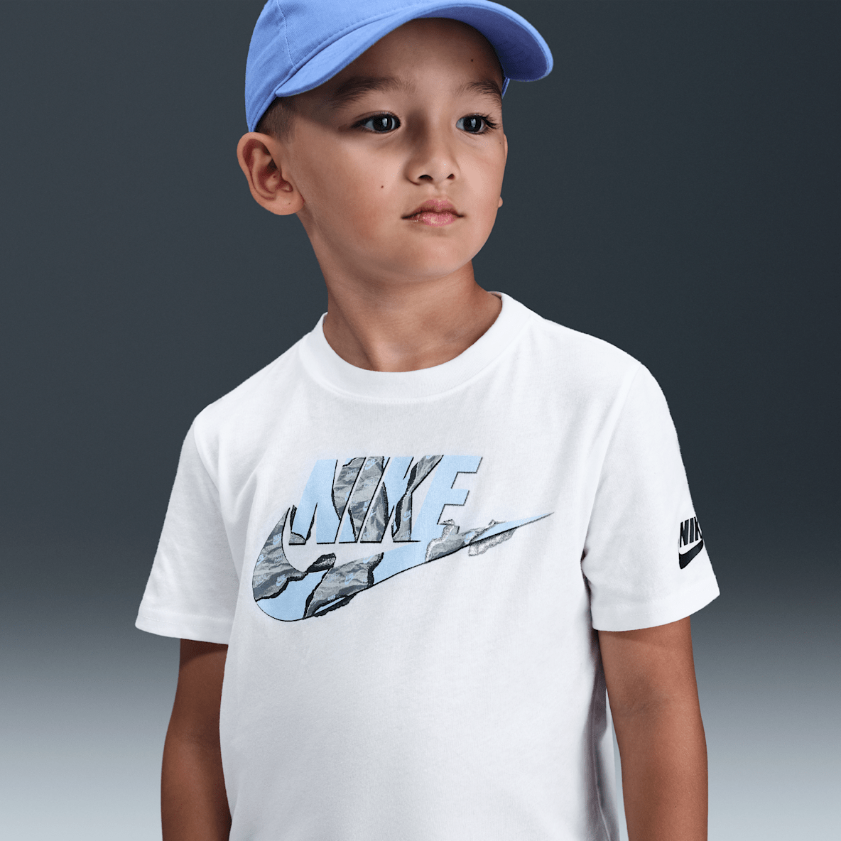 Nike Nike Playera Unwrapped Futura para niños talla pequeña