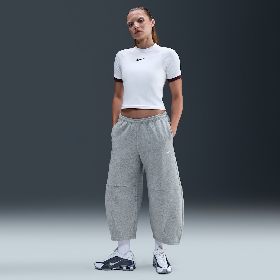 Nike Sportswear Phoenix Fleece Nike Sportswear Phoenix Fleece Pantalones entubados de tiro medio holgados para mujer