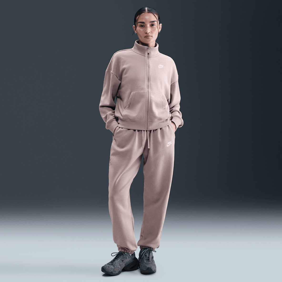 Nike Sportswear Club Fleece Nike Sportswear Club Fleece Women's Mid-Rise Oversized Tracksuit Bottoms