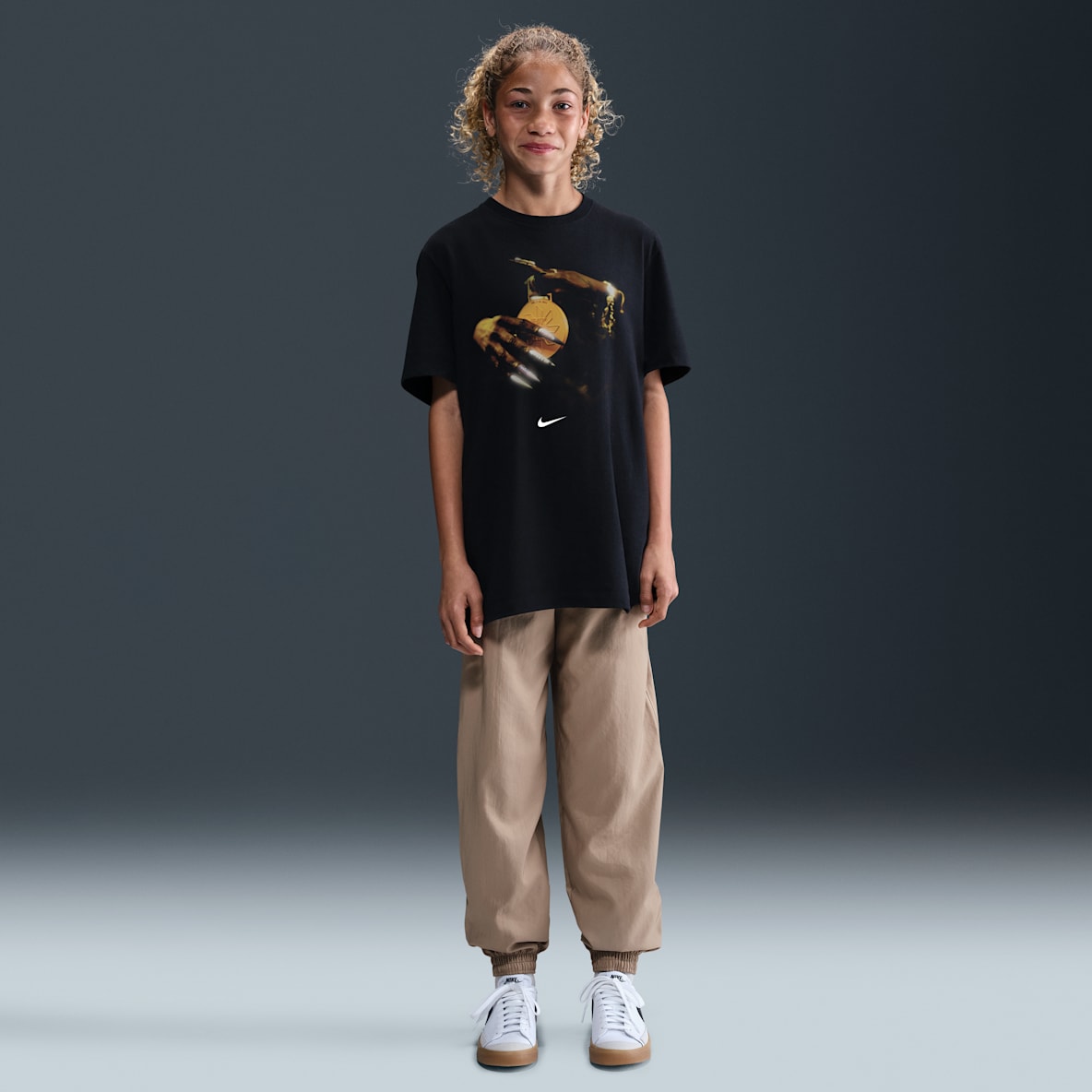 Sha'Carri Richardson "So Win" Playera de correr Nike para niños talla grande