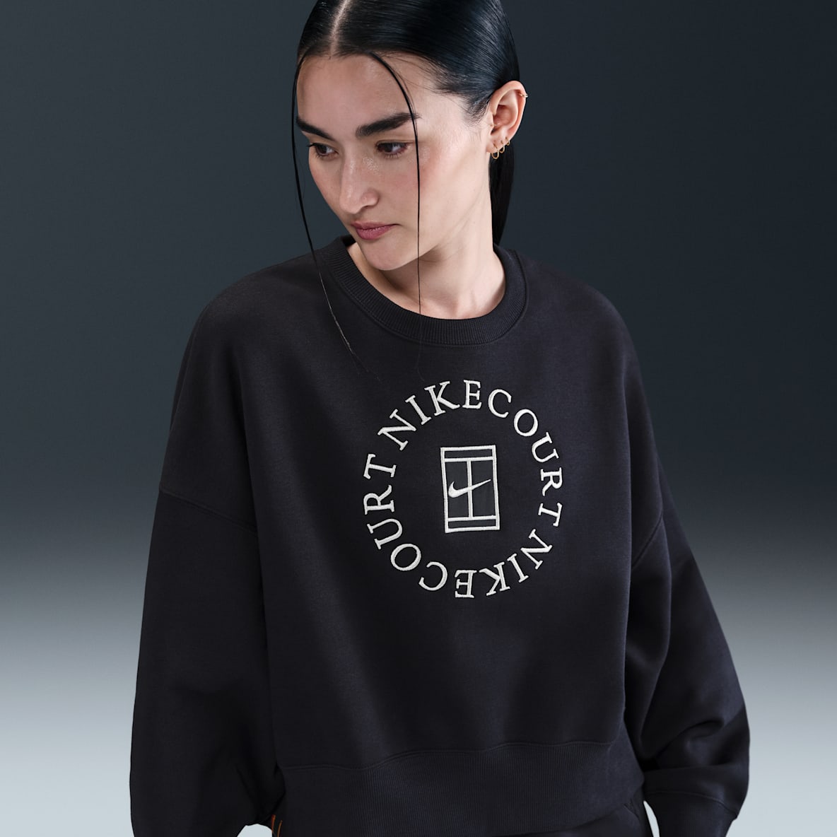 NikeCourt Heritage Phoenix Fleece NikeCourt Heritage Phoenix Fleece Women's Over-Oversized Crew-Neck Sweatshirt