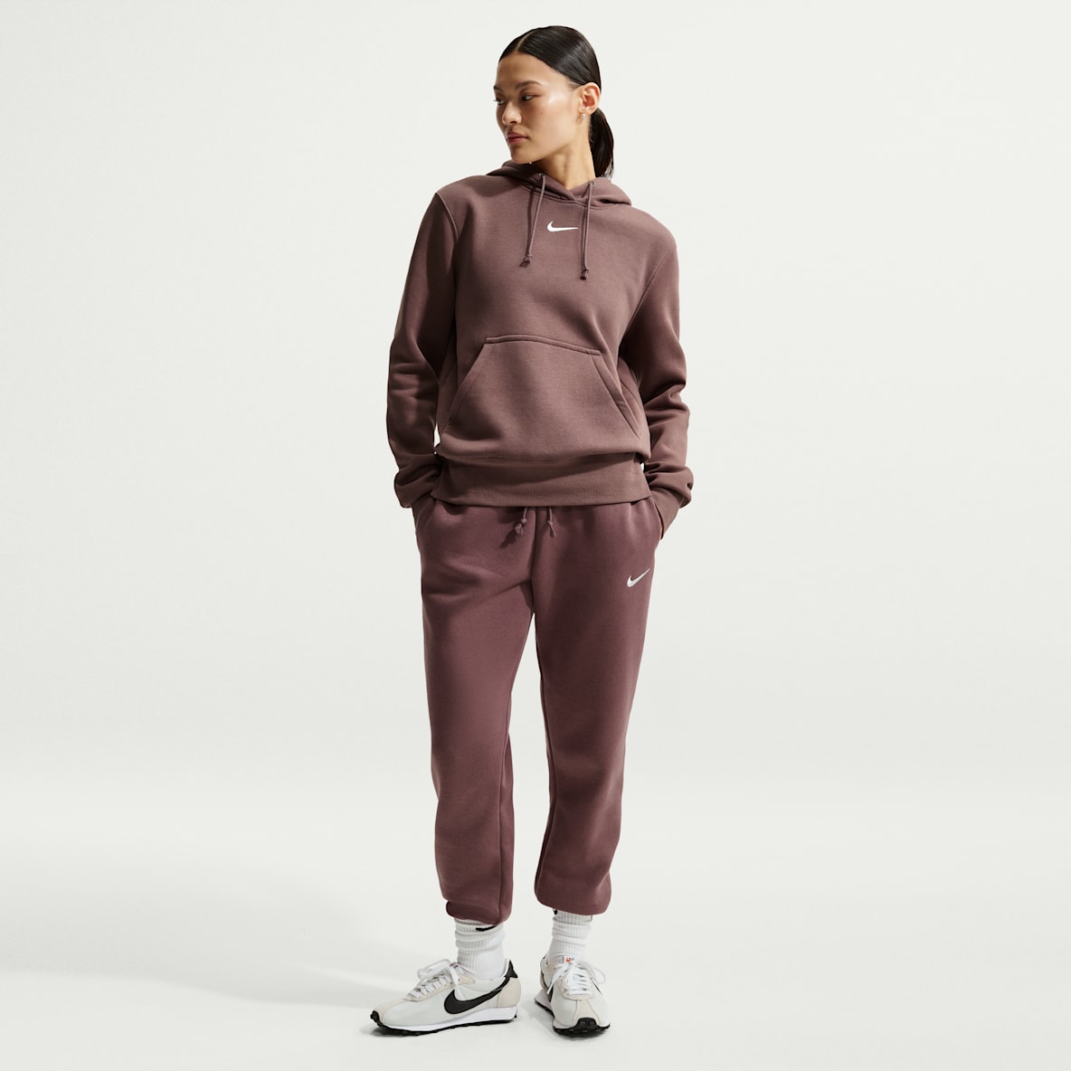 Nike Sportswear Phoenix Fleece Nike Sportswear Phoenix Fleece Fleecejoggebukse med mellomhøyt liv til dame