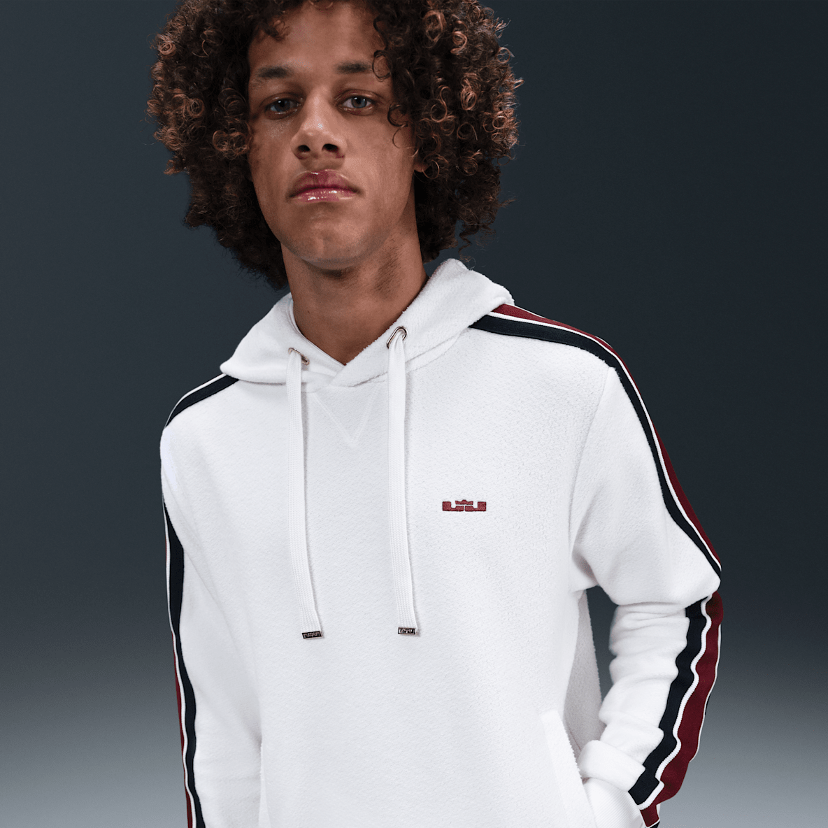 LeBron Standard Issue LeBron Standard Issue Men's Therma-FIT Pullover Basketball Hoodie