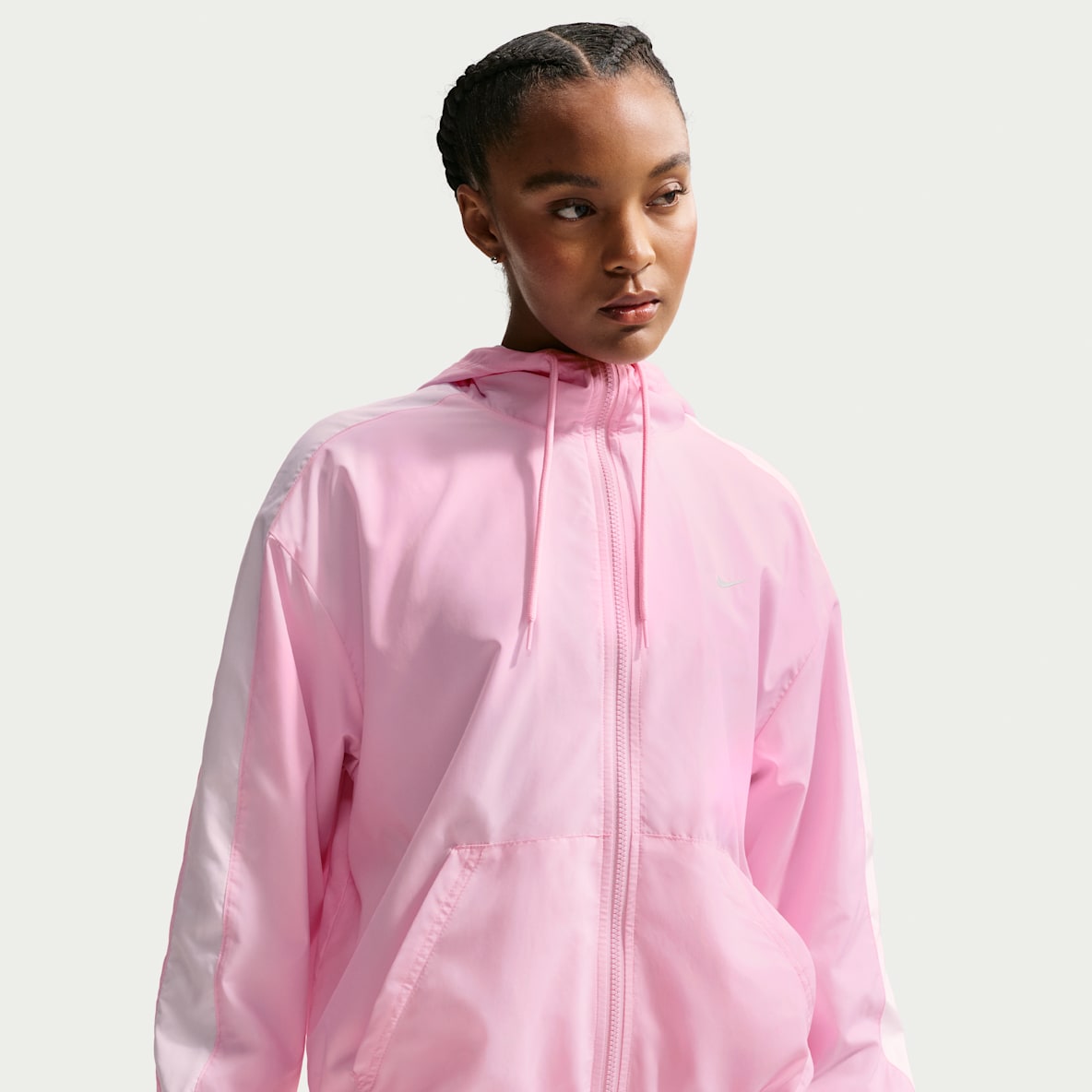 Nike Sportswear Classic Wovens Chamarra con gorro de ajuste holgado para mujer UV