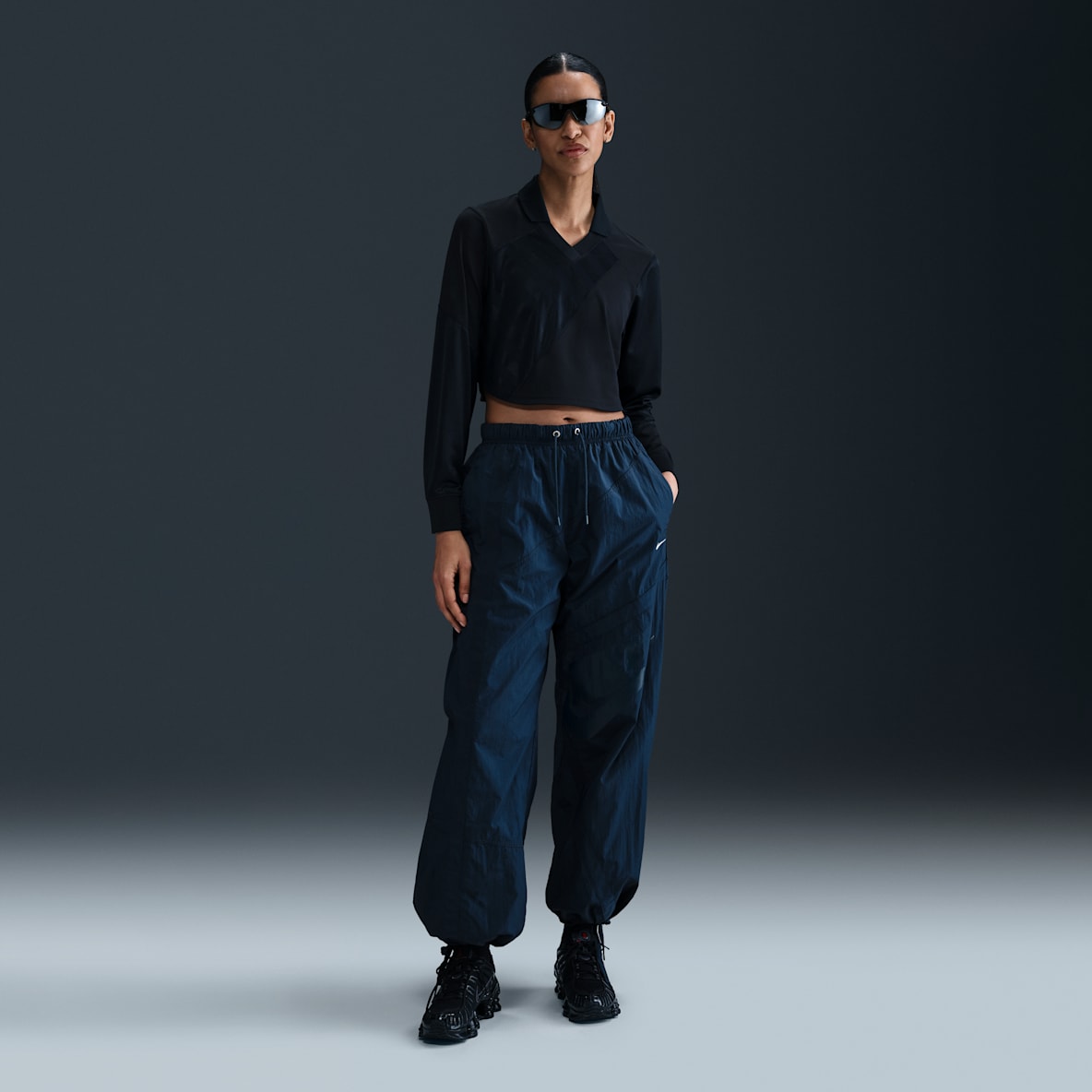 Nike Sportswear Nike Sportswear Pants de tejido Woven de tiro medio holgados con dobladillo abierto para mujer