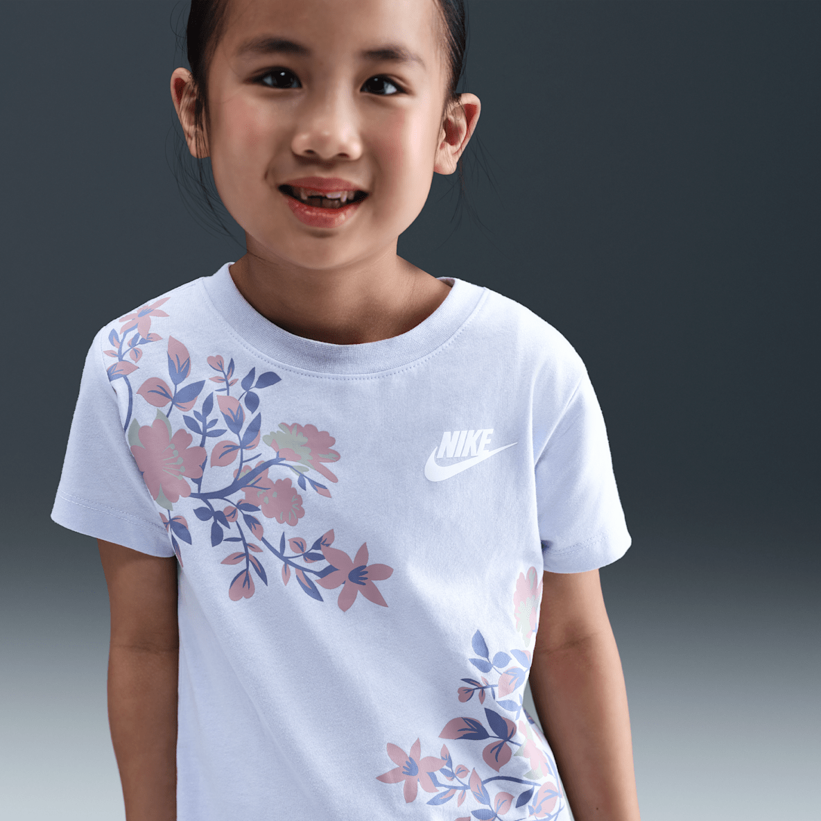 Nike Nike Playera estampada Club Ringlet para niños talla pequeña