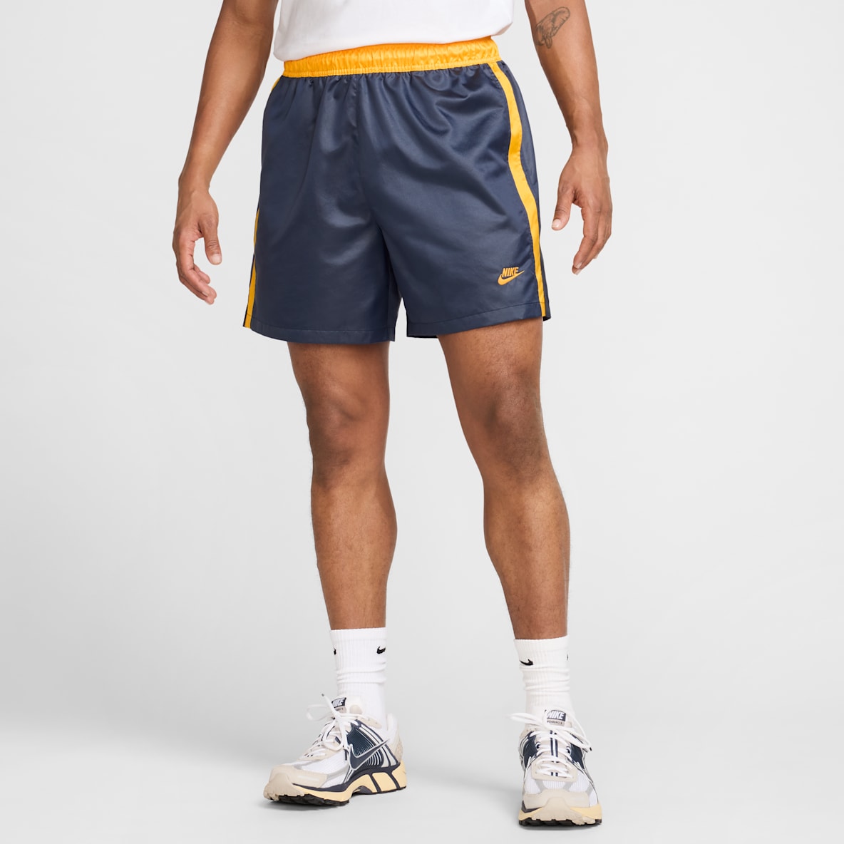 Nike Sportswear Club Men's Flow Football Shorts