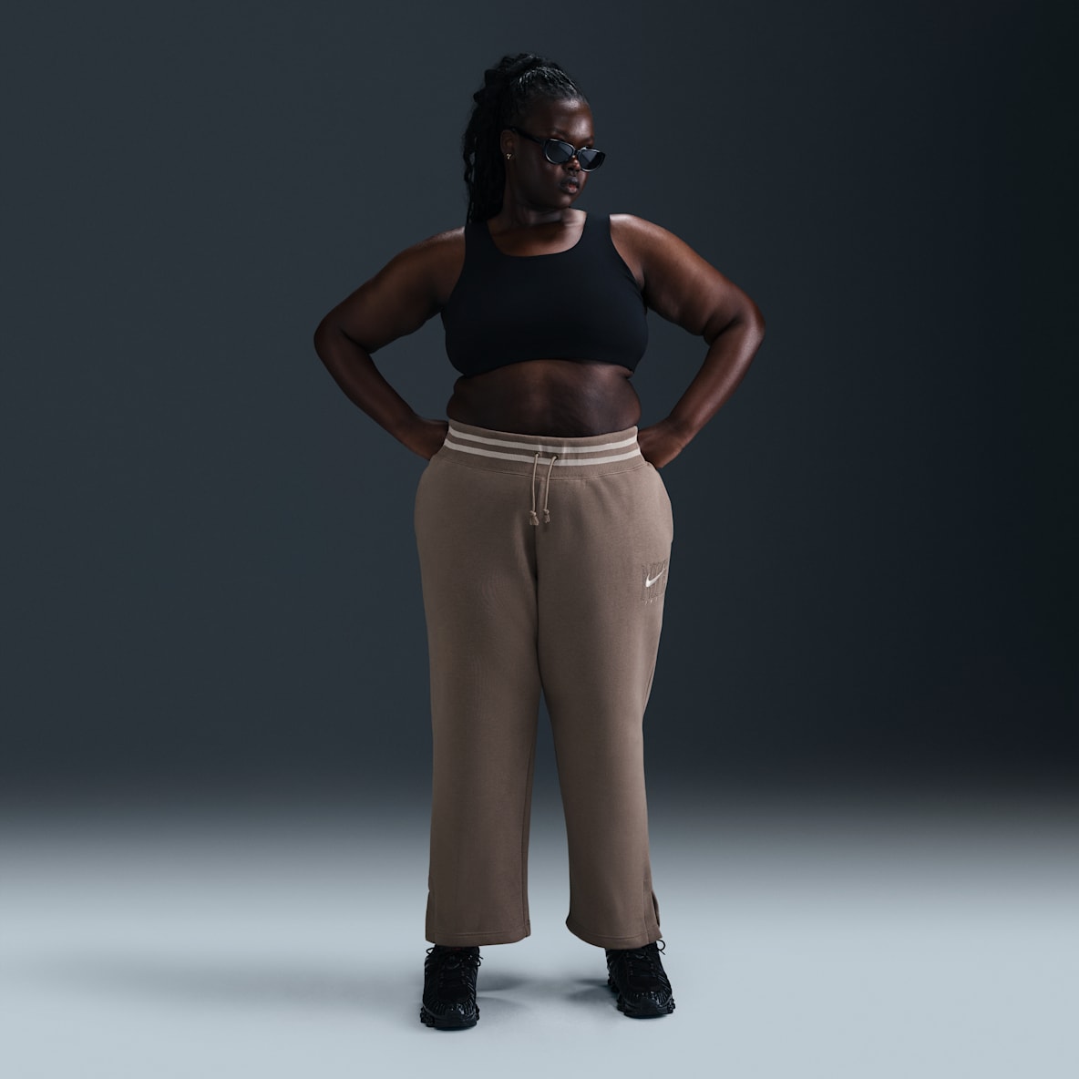 Nike Sportswear Phoenix Fleece Nike Sportswear Phoenix Fleece Pants con gráfico de tiro alto y pierna amplia para mujer (talla grande)