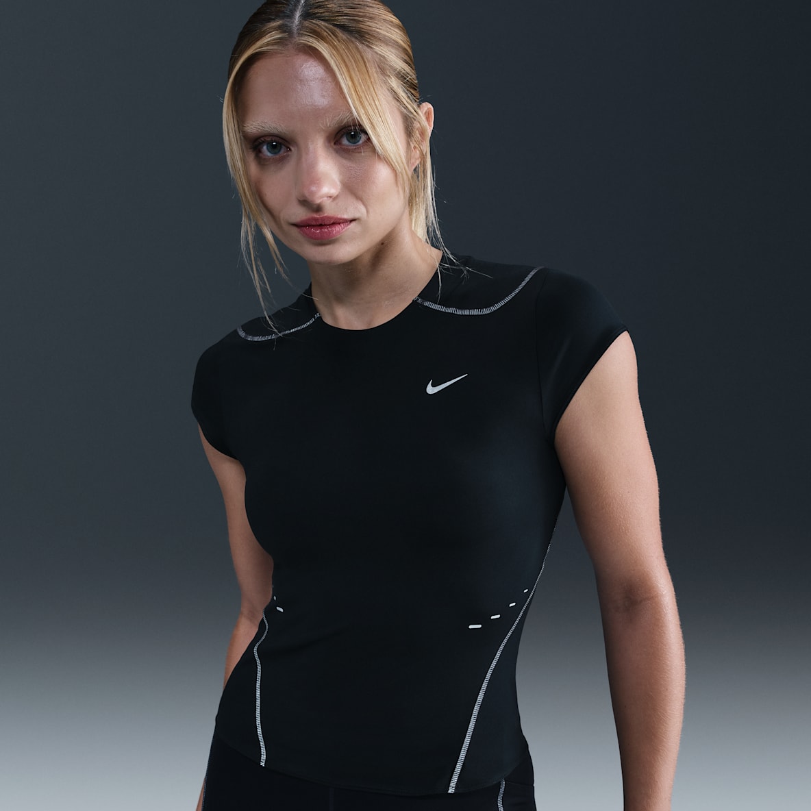 Nike Swift Nike Swift Women's Dri-FIT ADV Running Top with Reflective Design Accents
