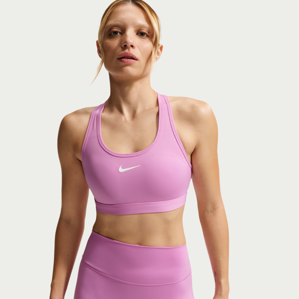 Nike Swoosh Medium Support Bra deportivo con almohadillas para mujer