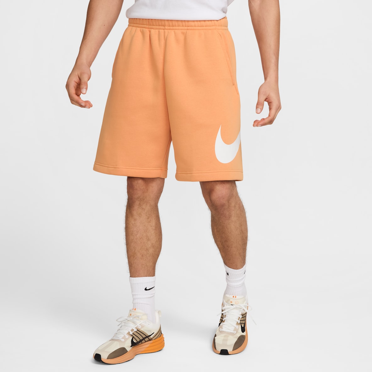 Orange Shorts Nike AT Orange Shorts Nike AT