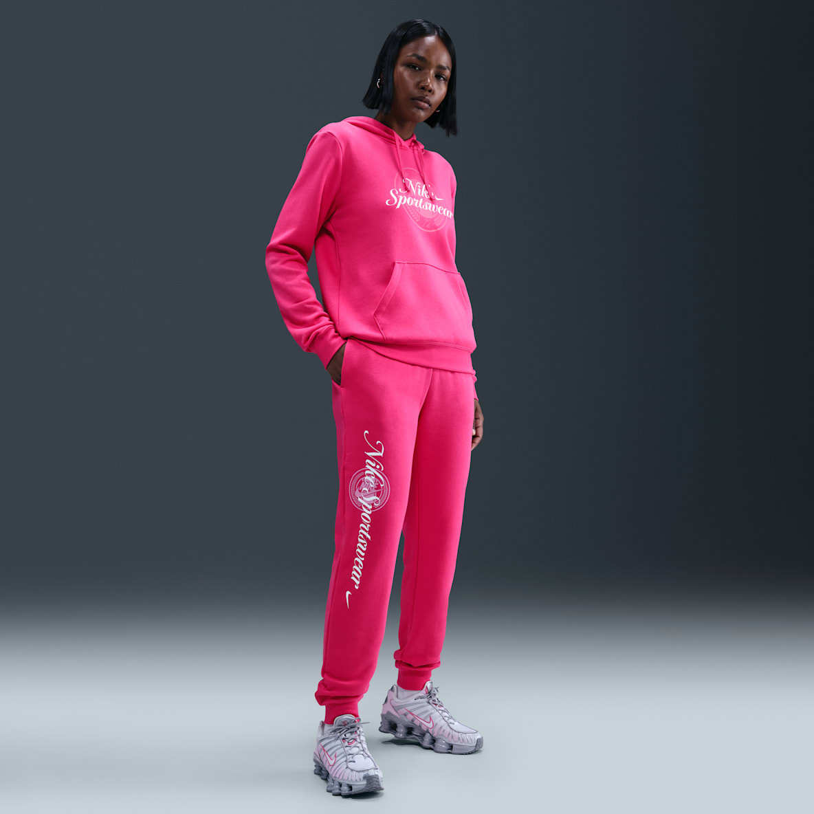 Nike Sportswear Club Fleece Nike Sportswear Club Fleece Women's Mid-Rise Graphic Pants